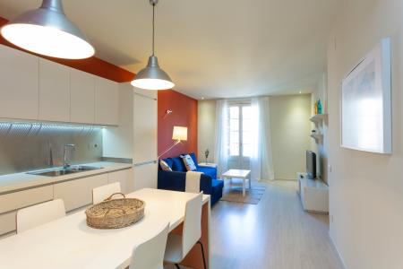 Apartamento en alquiler temporal con habitación doble y balcón en la Rambla