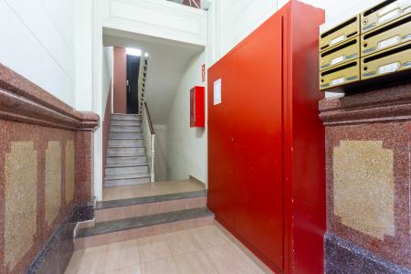 Apartamento en alquiler temporal con habitación doble y balcón en la Rambla