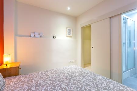 Apartamento en alquiler temporal con habitación doble y balcón en la Rambla