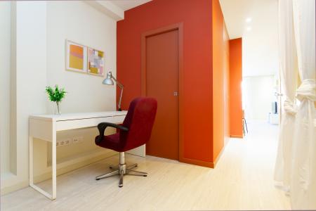 Apartamento en alquiler temporal con habitación doble y balcón en la Rambla