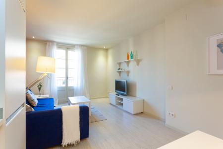 Apartamento en alquiler temporal con habitación doble y balcón en la Rambla
