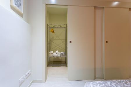 Apartamento en alquiler temporal con habitación doble y balcón en la Rambla