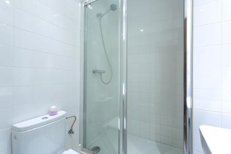 Apartamento en alquiler temporal con habitación doble y balcón en la Rambla
