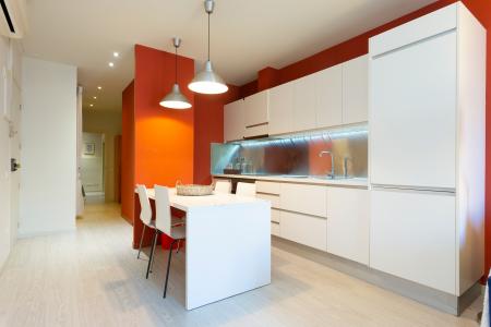 Apartamento en alquiler temporal con habitación doble y balcón en la Rambla