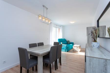 Piso de alquiler de 80 m² con 3 habitaciones, balcón y cocina abierta