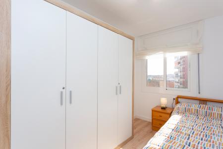 Piso de alquiler de 80 m² con 3 habitaciones, balcón y cocina abierta
