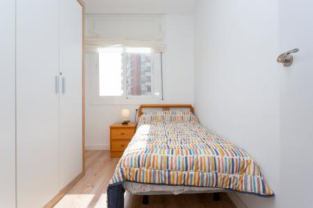 Piso de alquiler de 80 m² con 3 habitaciones, balcón y cocina abierta
