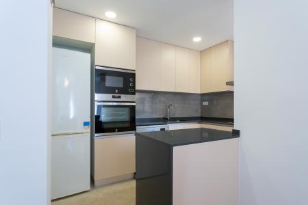 Piso de alquiler de 80 m² con 3 habitaciones, balcón y cocina abierta