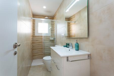 Piso de alquiler de 80 m² con 3 habitaciones, balcón y cocina abierta