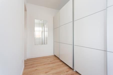 Piso de alquiler de 80 m² con 3 habitaciones, balcón y cocina abierta