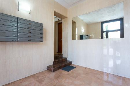 Piso de alquiler de 80 m² con 3 habitaciones, balcón y cocina abierta