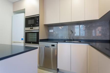 Piso de alquiler de 80 m² con 3 habitaciones, balcón y cocina abierta