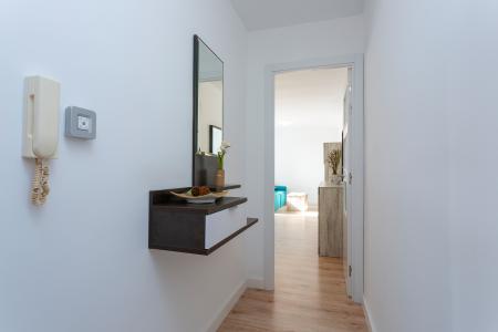 Piso de alquiler de 80 m² con 3 habitaciones, balcón y cocina abierta