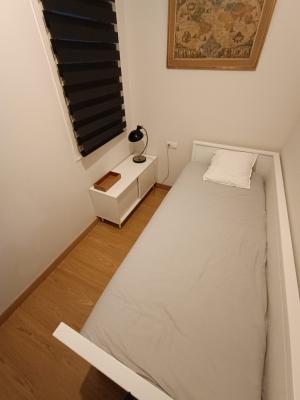 Apartamento en alquiler temporal con tres habitaciones y dos baños en l'Eixample
