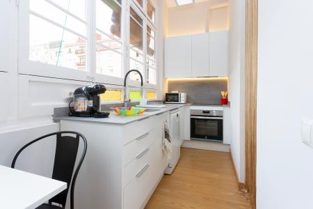 Apartamento en alquiler temporal con tres habitaciones y dos baños en l'Eixample