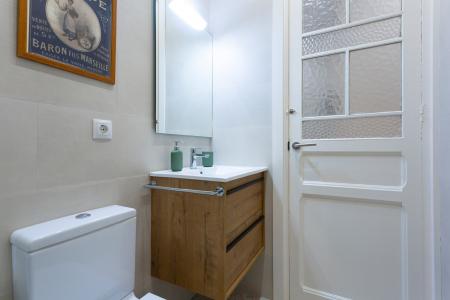 Apartamento en alquiler temporal con tres habitaciones y dos baños en l'Eixample