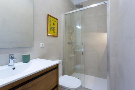 Apartamento en alquiler temporal con tres habitaciones y dos baños en l'Eixample