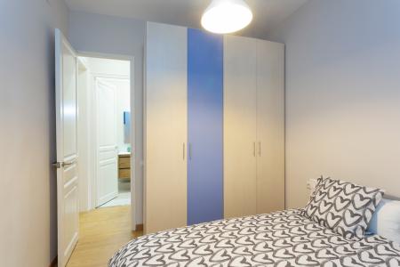 Apartamento en alquiler temporal con tres habitaciones y dos baños en l'Eixample