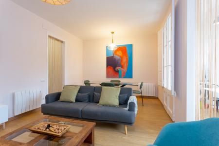 Apartamento en alquiler temporal con tres habitaciones y dos baños en l'Eixample