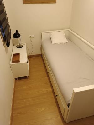 Apartamento en alquiler temporal con tres habitaciones y dos baños en l'Eixample