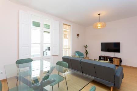 Apartamento en alquiler temporal con tres habitaciones y dos baños en l'Eixample