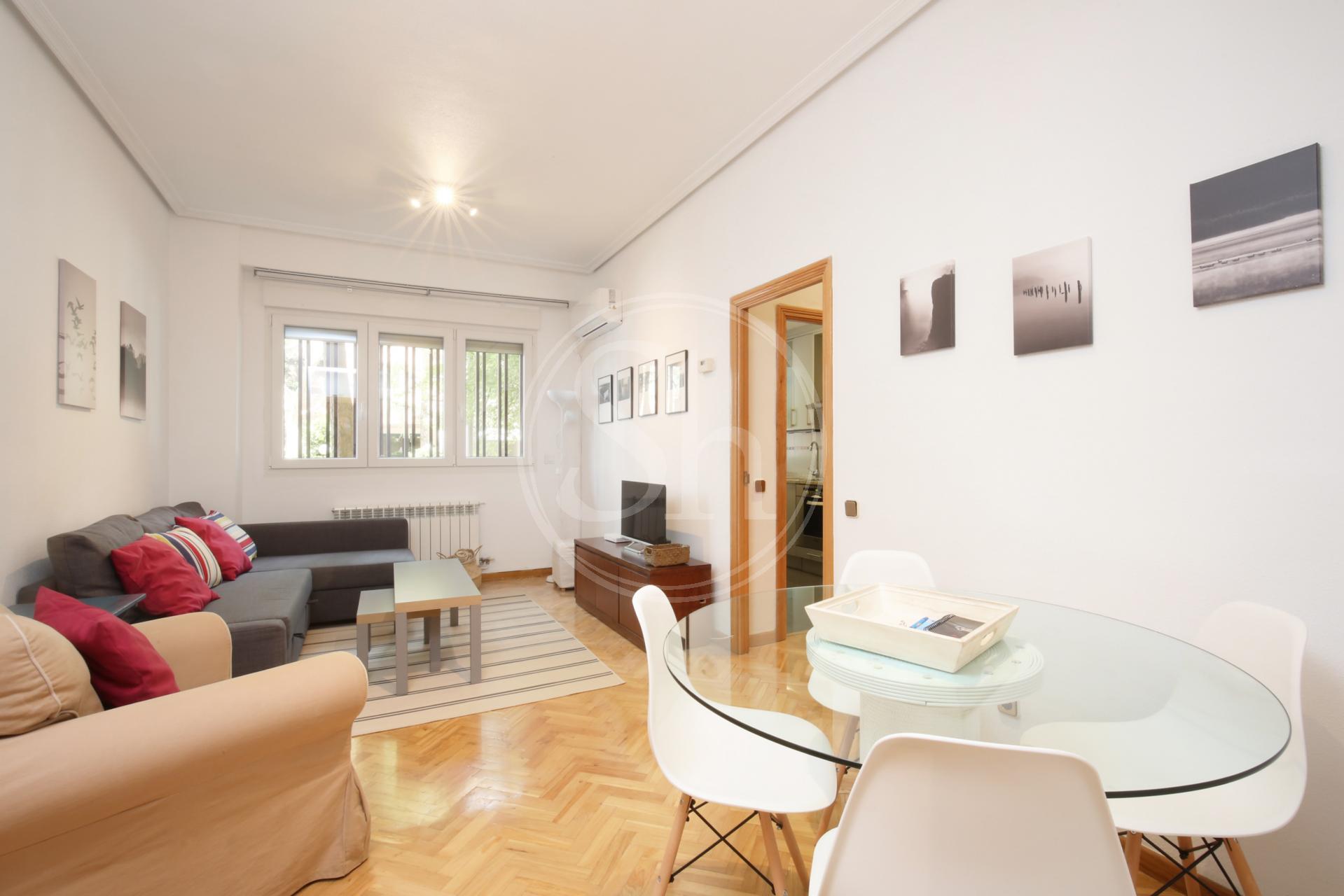 Apartamento con cocina independiente en Arturo Soria con piscina