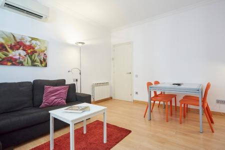 Espacioso piso con balcón en Balmes - Madrazo