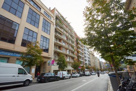 Espacioso piso con balcón en Balmes - Madrazo