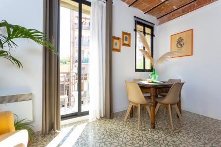 Apartamento en alquiler temporal con habitación doble y balcón en Poble-sec