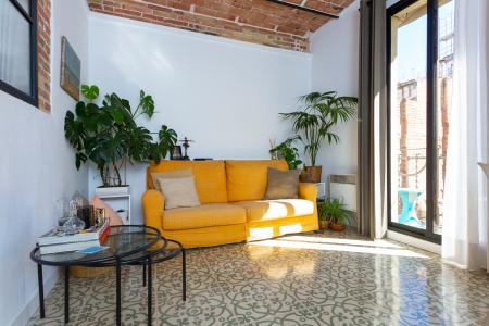 Apartamento en alquiler temporal con habitación doble y balcón en Poble-sec