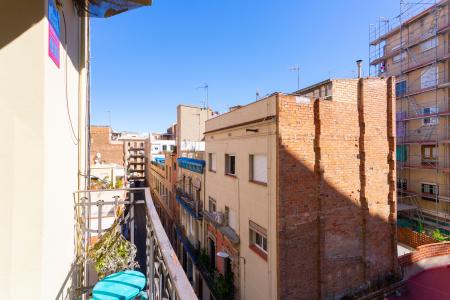 Apartamento en alquiler temporal con habitación doble y balcón en Poble-sec