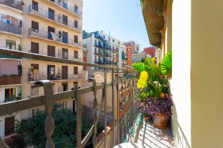 Apartamento en alquiler temporal con habitación doble y balcón en Poble-sec