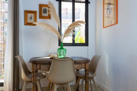 Apartamento en alquiler temporal con habitación doble y balcón en Poble-sec
