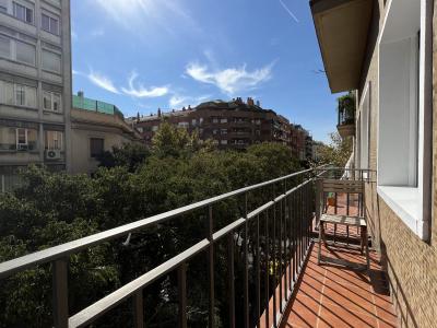 Piso de 85 m2 con balcón en el Eixample