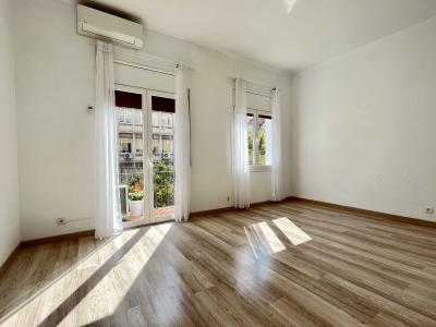 Piso de 85 m2 con balcón en el Eixample
