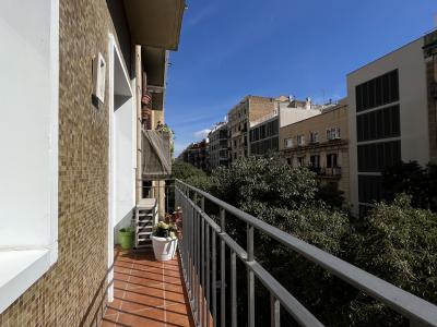 Piso de 85 m2 con balcón en el Eixample