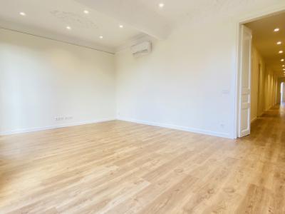 Appartamento in Affitto a Barcelona Comte D'urgell - Tamarit