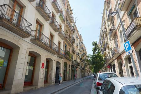 Amplio apartamento de 78m2 en Poble Sec