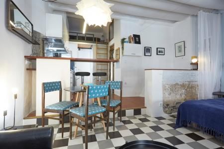 Estudio en alquiler temporal con balcón en Ciutat Vella