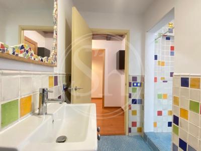 Piso con 1 habitación doble y balcón