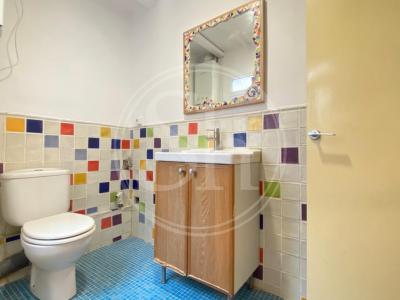 Piso con 1 habitación doble y balcón