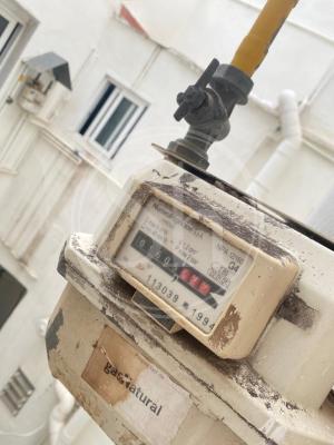 Piso con 1 habitación doble y balcón