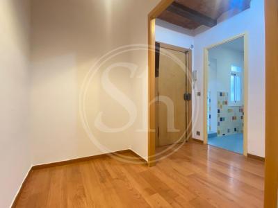 Piso con 1 habitación doble y balcón