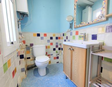 Piso con 1 habitación doble y balcón