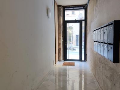 Piso con 1 habitación doble y balcón