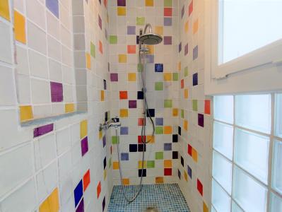 Piso con 1 habitación doble y balcón