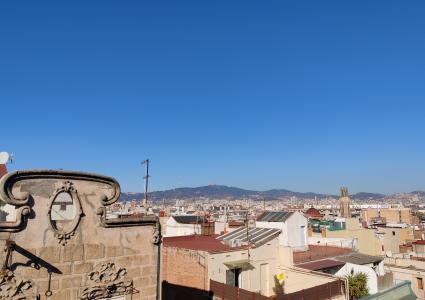 Piso con 1 habitación doble y balcón