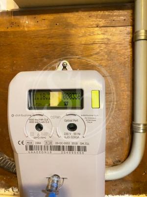 Piso con 1 habitación doble y balcón