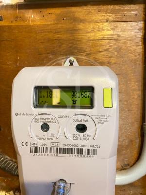 Piso con 1 habitación doble y balcón