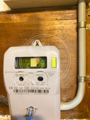 Piso con 1 habitación doble y balcón